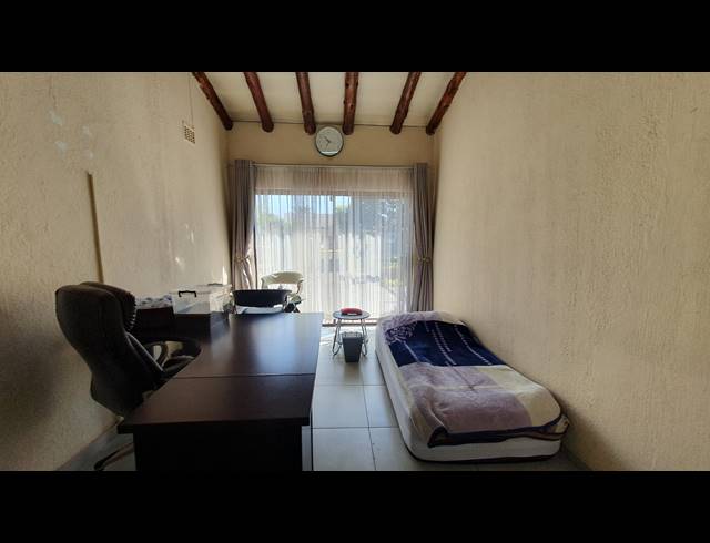 3 BEDROOM FREEHOLD FOR SALE IN BRACKENDOWNS